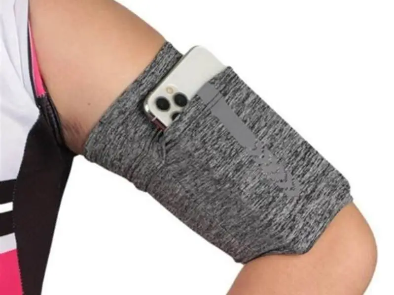 Runner adjusting armband phone holder with thin silicone case